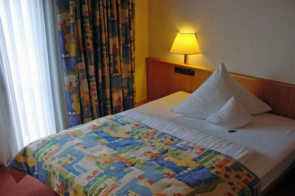 Stadt-Gut-Hotel Filderhotel Остфильдерн Экстерьер фото